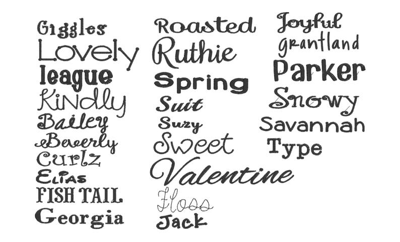 Op de afbeelding: Een lijst met namen geschreven in verschillende lettertypen en stijlen. De namen omvatten: Giggles, Lovely, league, Kindly, Bailey, Beverly, Curlz, Elias, FISH TAIL, Georgia, Roasted, Ruthie, Spring, Suit, Suzy, Sweet, Valentine, Floss, Jack, Joyful, grantland, Parker, Snowy, Savannah, Type.