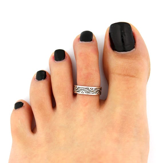 11 Best Toe Rings For Women In 2024, Expert-Recommended