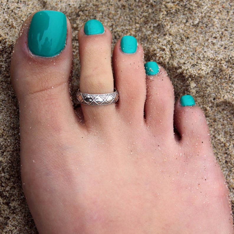 Sterling silver toe ring Tribal design toe ring adjustable toe ring Also knuckle ring T21
