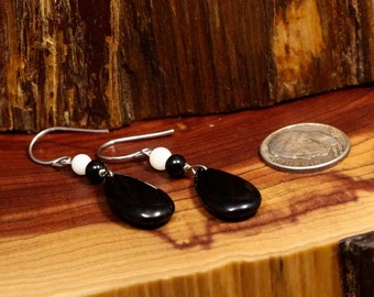 Black Onyx Earrings / Dangle Earrings / Vintage Earrings  (Item#EE189)