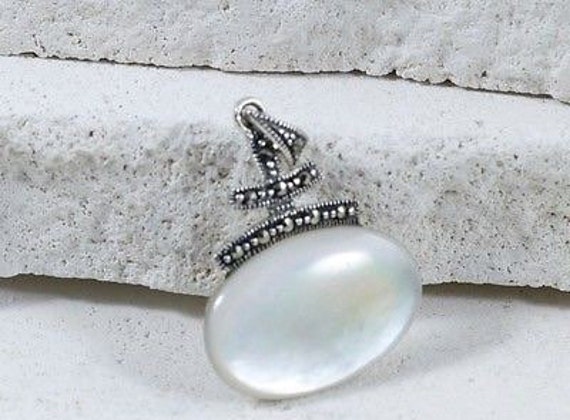 Pearl Necklaces / Mother Of Pearl Necklaces / Moth