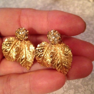 Vintage Earrings / Clip On Earrings / Gold Earrings  (Item#EE238)