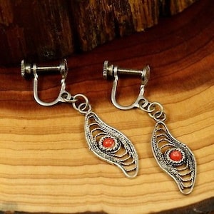 Red Coral Earrings / Vintage Screw Back Earrings  (Item#EE220)