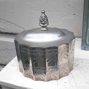 Godinger Silver Plated Etched Scalloped Pineapple Finial Lidded Trinket Box