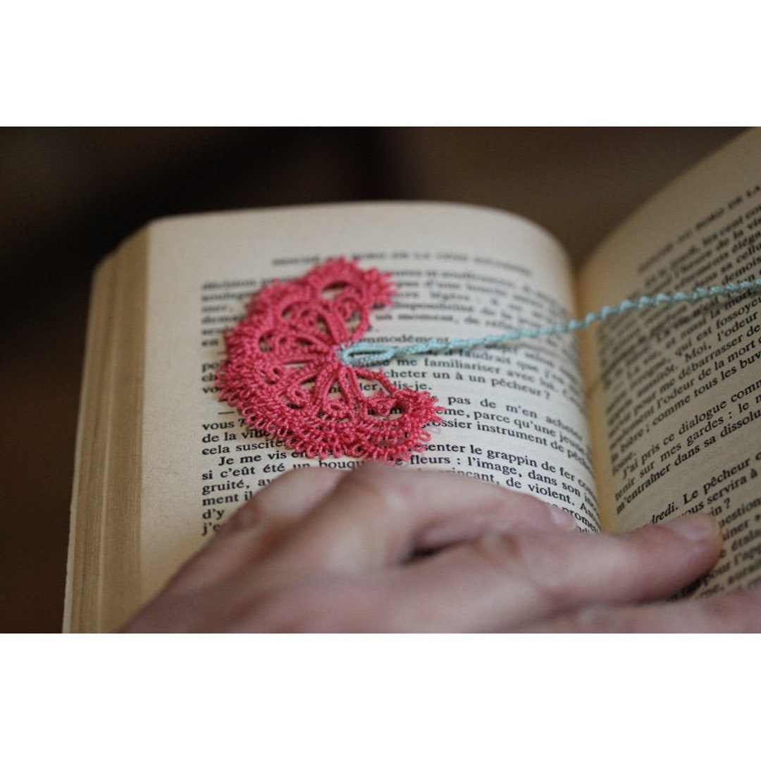 mod-le-marque-page-frivolit-oeillet-fleur-frivolit-navette-aiguille