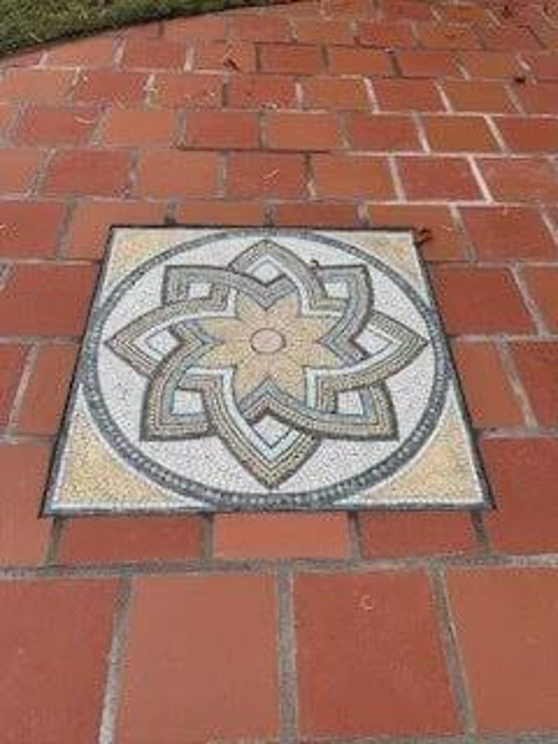 Handcrafted Marble Tile Mosaic: Octavia Roman Floral Art - Etsy