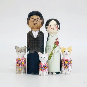 Custom Family Figures / Family Portraits / Personalized Family with Pets / Custom Peg Dolls / Personalized Family Gift Couple + 3 pets/kids