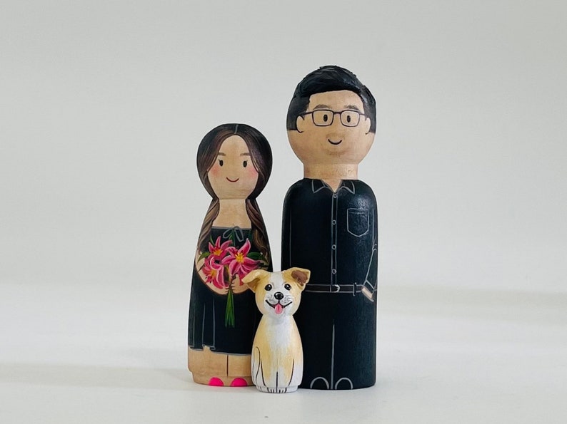 Custom Family Figures / Family Portraits / Personalized Family with Pets / Custom Peg Dolls / Personalized Family Gift Couple + 1 pet/kid