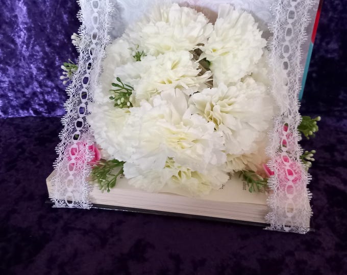 Book Sculpture Bouquet  white