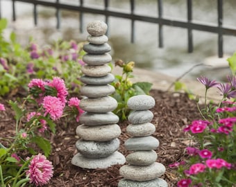 Stacked Stone Garden Cairn – 9-Inch Coastal Rock Sculpture with Aluminum Rod, Gray Color