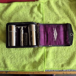 RARE GILLETTE 1920s Made in England New Improved Safety Razor Set  Silver Plated - Known as the Traveler Set
