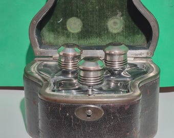 アンティーク ヴィクトリア朝時代の香水入れ 革製ケース カットガラスボトル3本付き