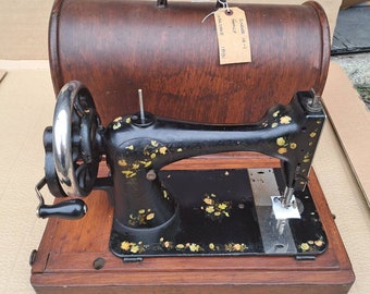 SINGER VS3 Vibrating Shuttle (1891) Sewing Machine dog rose flower pattern bullet shuttle and bobbin & Bentwood domed case Ser.No.10560262.