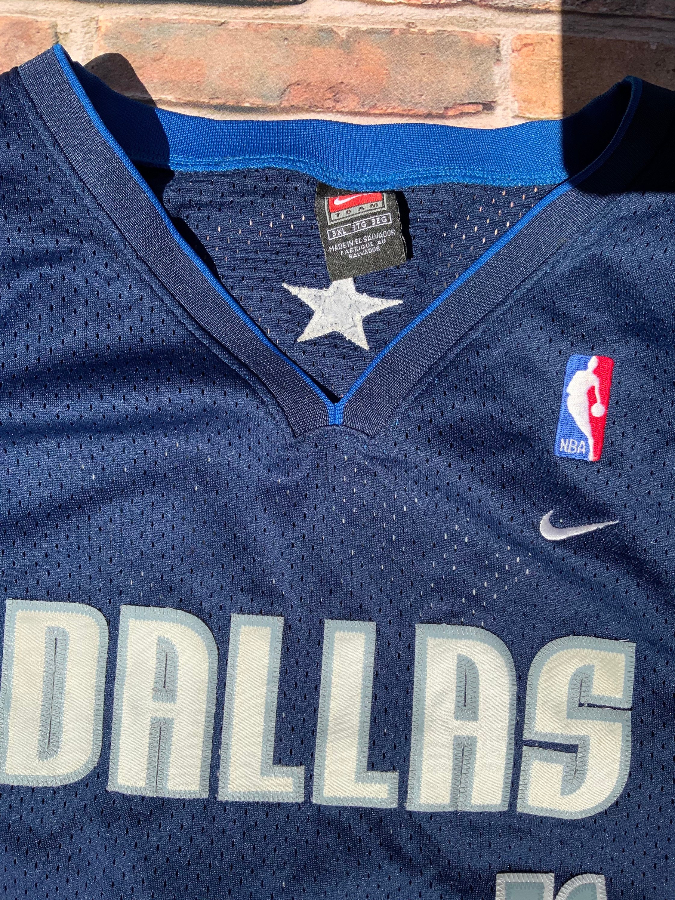 SecondGuessers Like New Vintage 1990s / 2000s Michael Finley Dallas Mavericks NBA Champions Basketball Jersey Size 44 / Large in Nice Condition