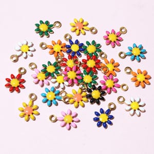 20 st 10 x 7 mm små blomberlocker hänge emalj rostfritt stål DIY smyckestillverkning tillbehör fynd för halsband örhängen