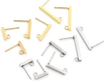 Può includere: Una collezione di perni per orecchini rettangolari in oro e argento con un anello all'estremità. I perni sono progettati per attaccare ciondoli o altri componenti di gioielli.