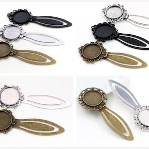 Może przedstawiać: Cztery różne style srebrnych i brązowych zawieszek do zakładek z okrągłym szklanym kaboszonem. Zakładki są ponumerowane od 1 do 4.