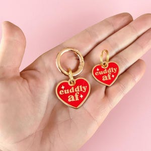 Médaille pour chien en or, coeur en émail rouge (gravure à l'arrière) - « Câlin AF » - petit et grand