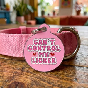 Lustige Namensmarke für Hunde - "Can't Control My Licker" Bild 2