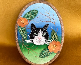 Nature style custom pet portrait, hand painted, hand beaded, free hand machine stitch, embroidery hoop