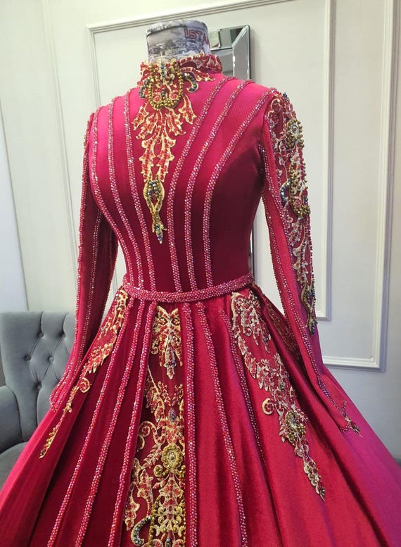 embroidered medieval dress Medieval dresses