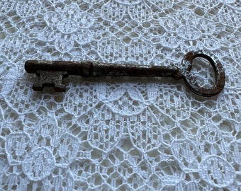 Rusty Vintage Metal Skeleton Key 3 inch long Steampunk Key Jewelry