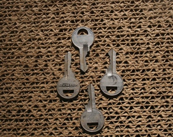 Vintage Metal Keys for Charms, Assemblage, Jewelry (Set of 4)