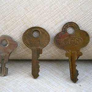 Old Small Luggage Keys For assemblage , jewelry, crafting