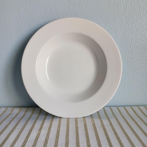 Round Soup Bowl by Steelite International, Rimmed Pasta Plate Tableware Classic White Porcelain Dinnerware, Made in England