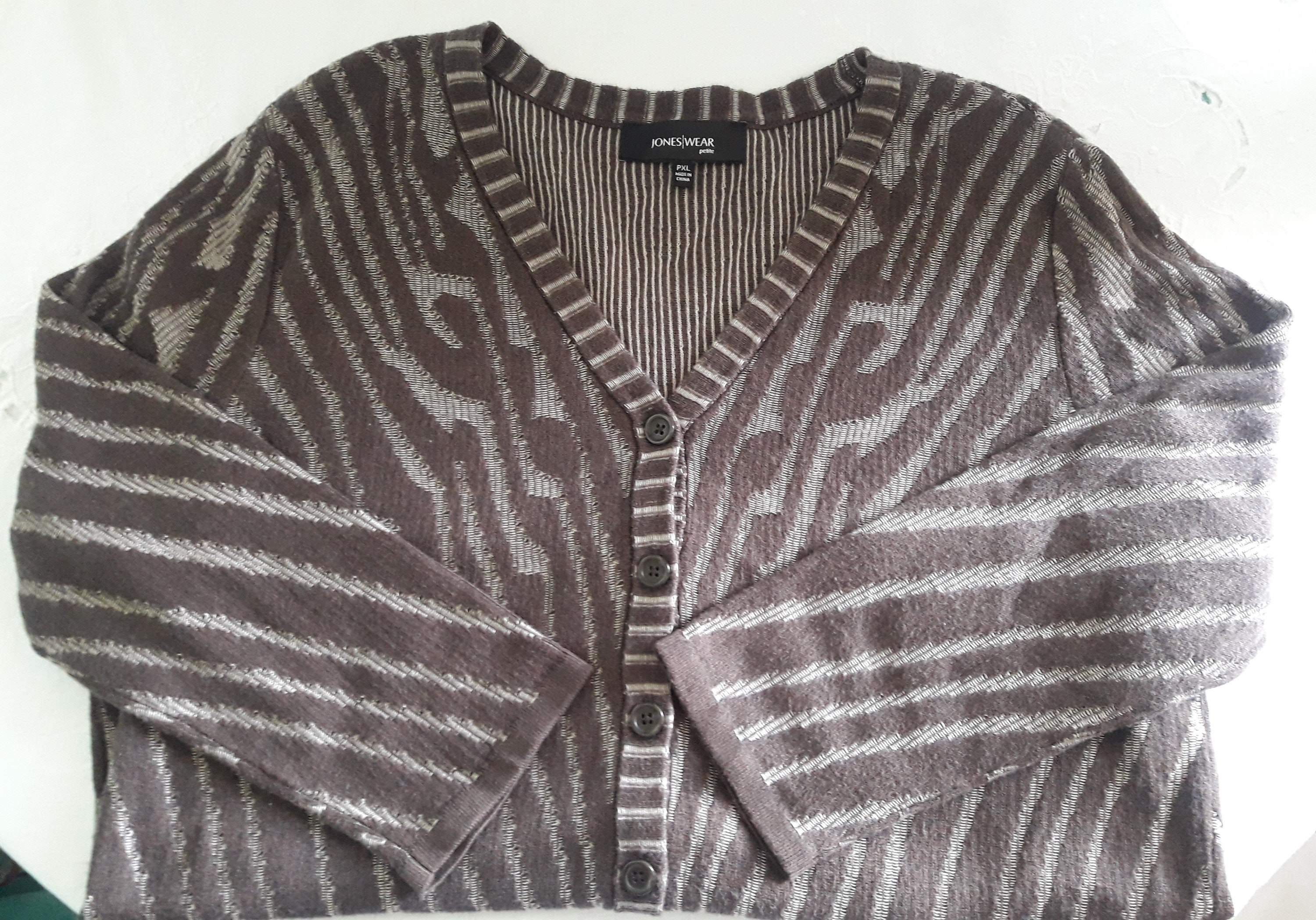 Jones Wear Petite Womens V-neck 