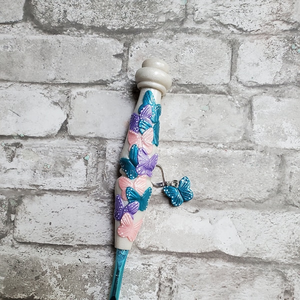 Butterfly Inspired Ergonomic Crochet Hook