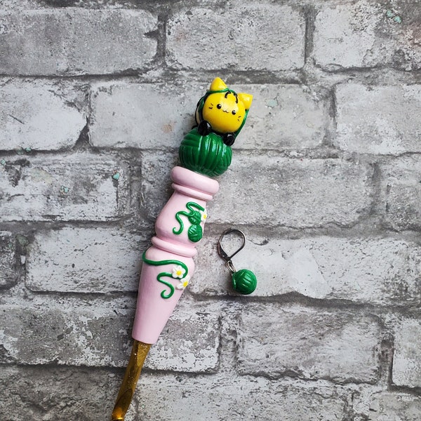 Cute Bee Cat and Yarn Inspired Ergonomic Crochet Hook