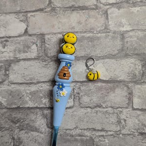 Cute Bumble Bee Inspired Ergonomic Crochet Hook