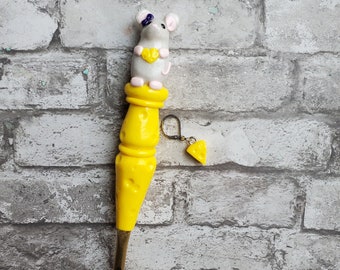 Mouse and Cheese Inspired Ergonomic Crochet Hook