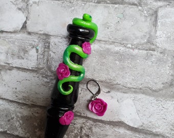 Green Snake Inspired Ergonomic Crochet Hook