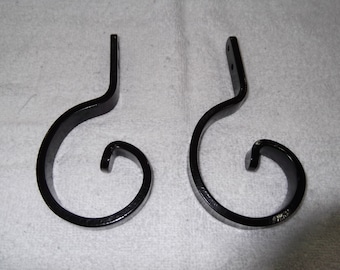 1 Pair of beam or rafter mount hangers for plants, bird feeders, bug zappers, lanterns and bird houses