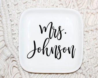 Personalized Mrs Ring Dish, Gift for Bride Jewelry Dish Ring Holder, Trinket Dish, Bridesmaid Proposal Gift, Gift for Her Engaged Ring Dish