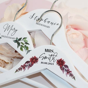 Custom Bridal Hanger, Personalized Wedding Dress Hanger for Bride, Bridesmaid Hangers, Wood Hanger with Floral Design, Hangers with Names