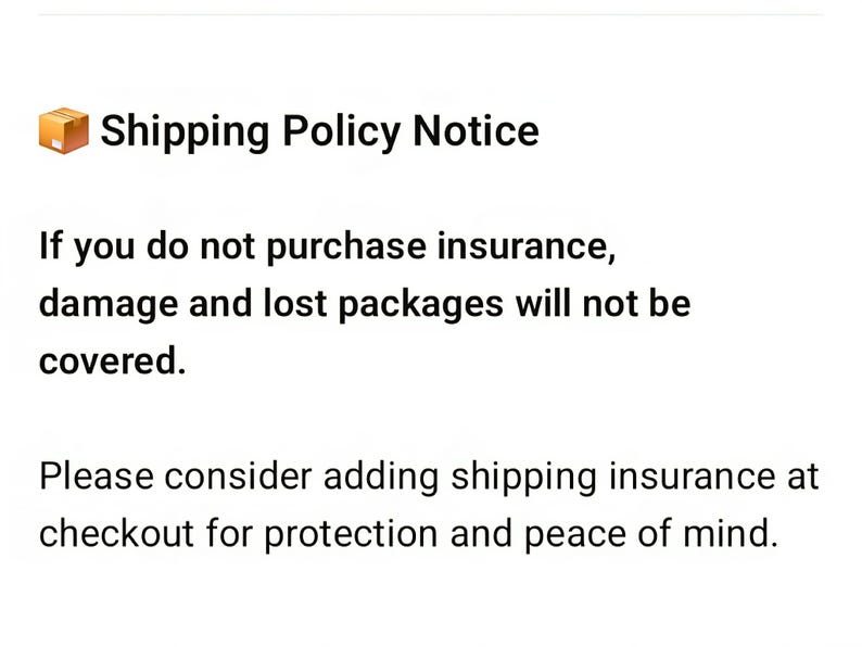 Puede incluir: Un gr&aacute;fico digital blanco con un icono de caja de cart&oacute;n naranja seguido del texto negro Shipping Policy Notice. Debajo, el texto negro indica: If you do not purchase insurance, damage and lost packages will not be covered. Please consider adding shipping insurance at checkout for protection and peace of mind.