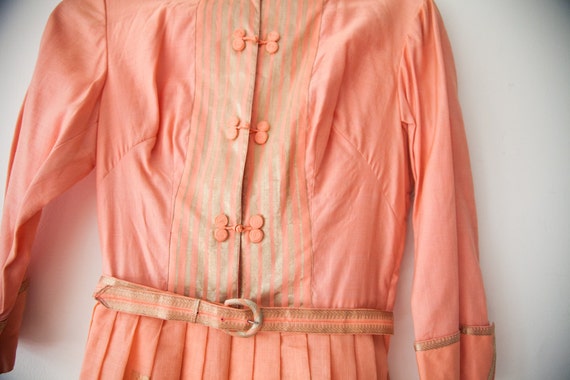 Vintage 1950s Peach Dress Asian Inspired with Buc… - image 2