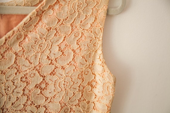 Embroidered Lace Peach Pink 1960s Mod Dress - image 3