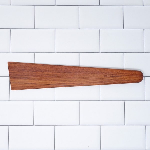 Earlywood - 13" Big Tera Scraper / non-scratch / angles edge / hardwood / rounded handle / great for cast iron / durable / made in the usa