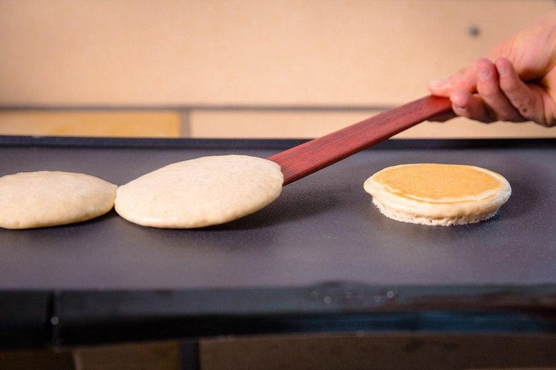 Earlywood 11 flat wood spatula / flip pancakes / stir and saute tool / bench scraper / thin hardwood utensil / handmade / made in usa imagem 4
