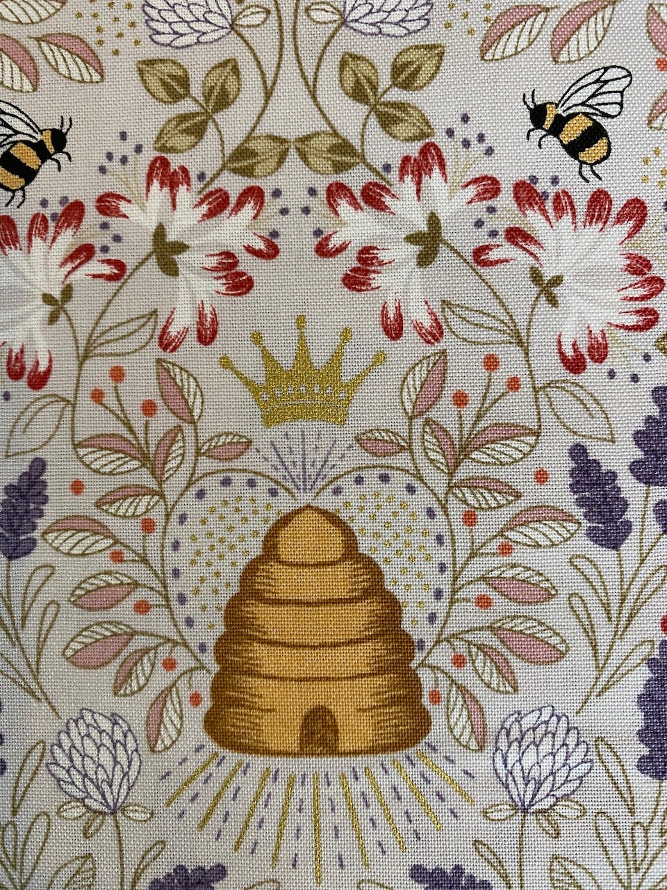 Queen Bee Bees on Dark Cream A503.1 Cotton Woven Fabric – The Fabric Candy  Shoppe