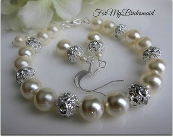 White pearl wedding Bridesmaid bracelet. Wedding pearl bracelet. Bridesmaid jewelry. Rhinestone pearl bracelet. Swarovski Pearls ivory