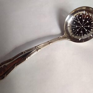 Elegant vintage silver plated sugar sifter spoon - Elkington Plate