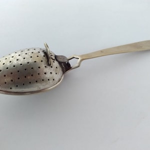 Vintage Nickel / EPNS tea infuser / tea strainer
