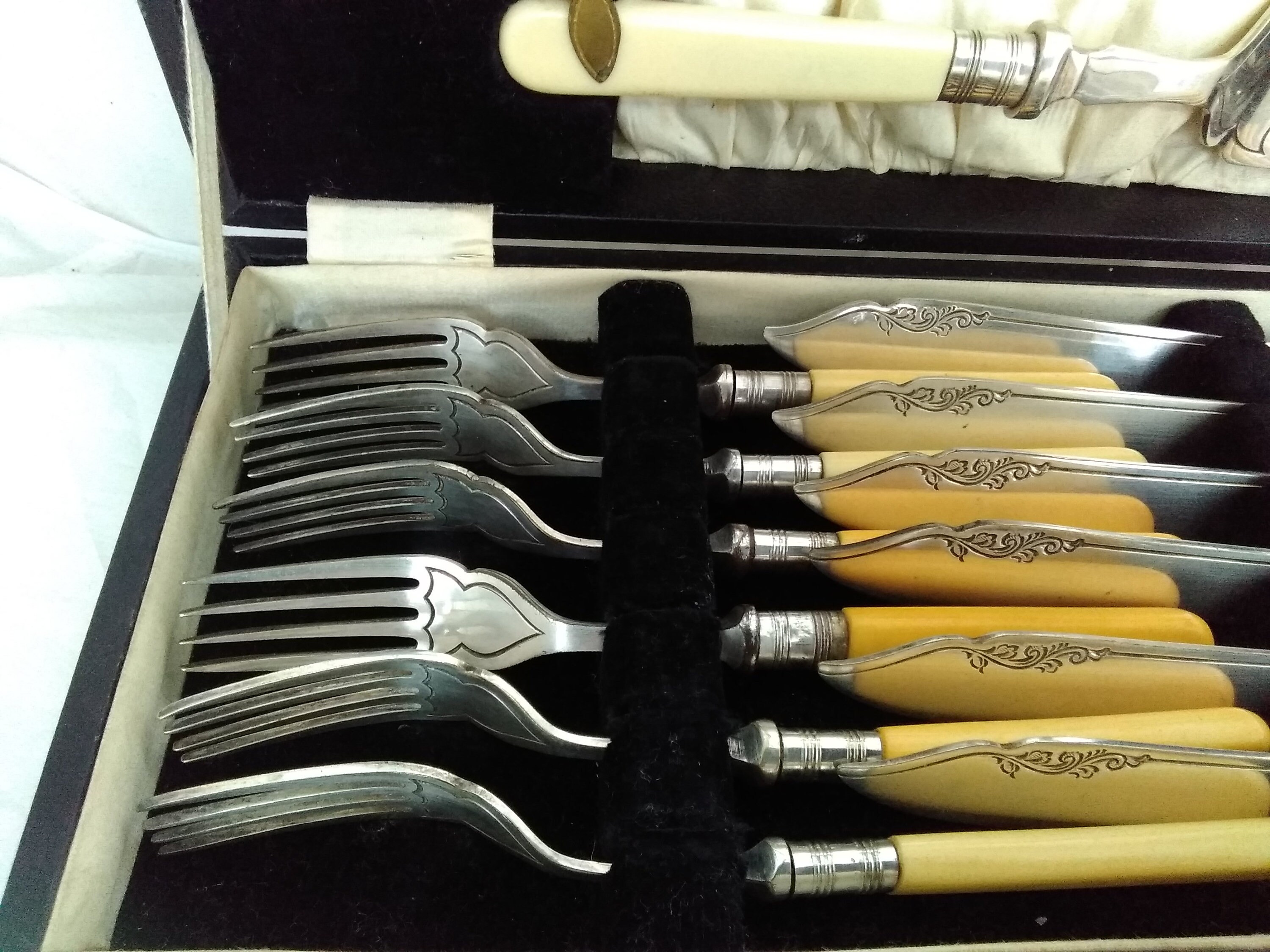 Cased ased Set of 12 vintage EPNS fish eaters and servers Etsy