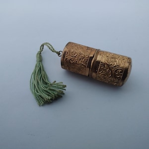 Lovely little antique sewing companion set with thimble, needles & thread