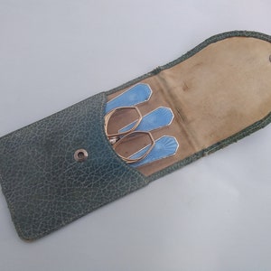 Beautiful Art Deco cased silver & blue enamel vanity manicure set